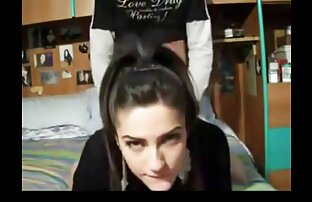 XXX Hermosa Cam Babe xxx por dinero español desnuda y juega con su apretado coño