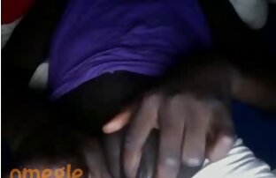 XXX Rio lee videospornoen español olfatea una polla negra